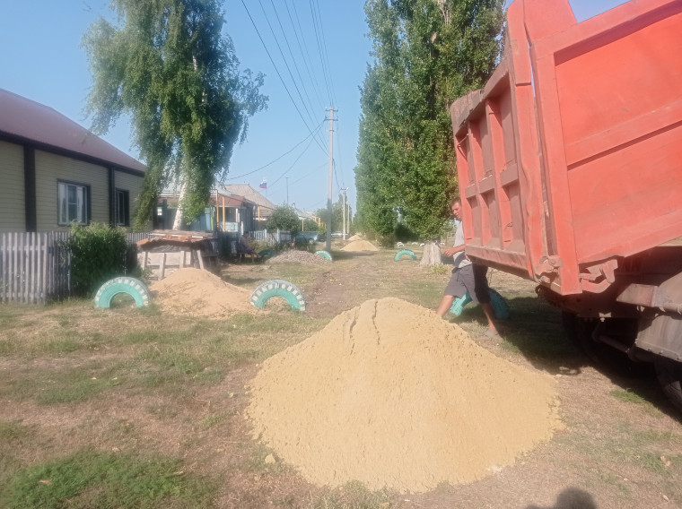 В с. Озёрки начались работы по обустройству асфальтированного тротуара по ул. Комсомольская протяженностью 796 м, в рамках проведения конкурса ТОС« Свобода» получила грантовую поддержку от АНО Образ Будущего. В с. Озёрки начались работы по обустройству асфальтированного тротуара по ул. Комсомольская протяженностью 796 м, в рамках проведения конкурса ТОС« Свобода» получила грантовую поддержку от АНО Образ Будущего.
